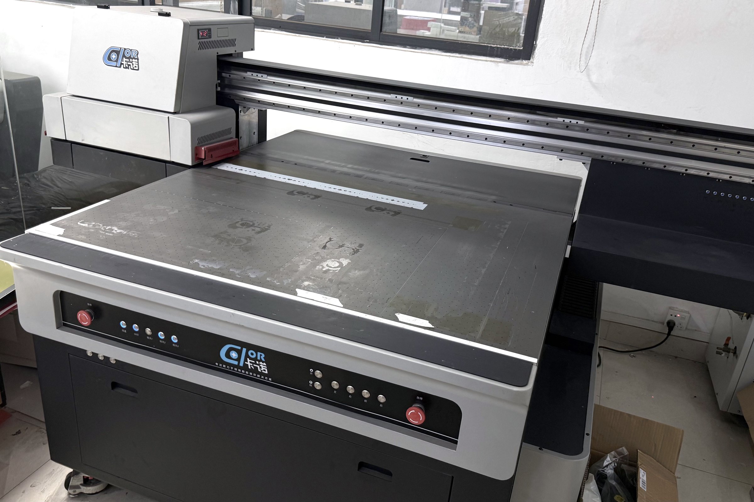 CNC sample table cutting a box structure